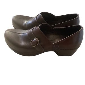 Dansko Tamara womens clogs brown leather nurse shoes buckle slip on shoes 9.5